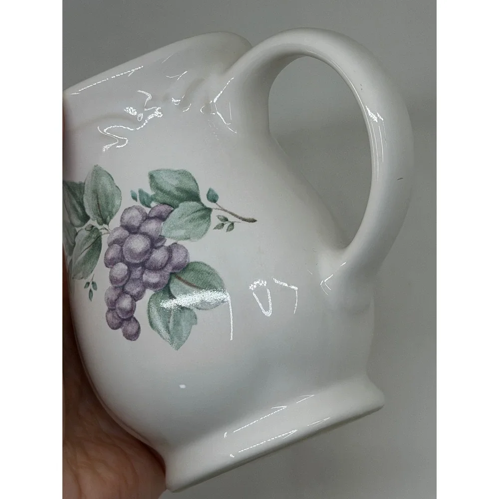 VTG Pfaltzgraff Creamer Pitcher White Grapevine‎ Pattern Stoneware Kitchenware